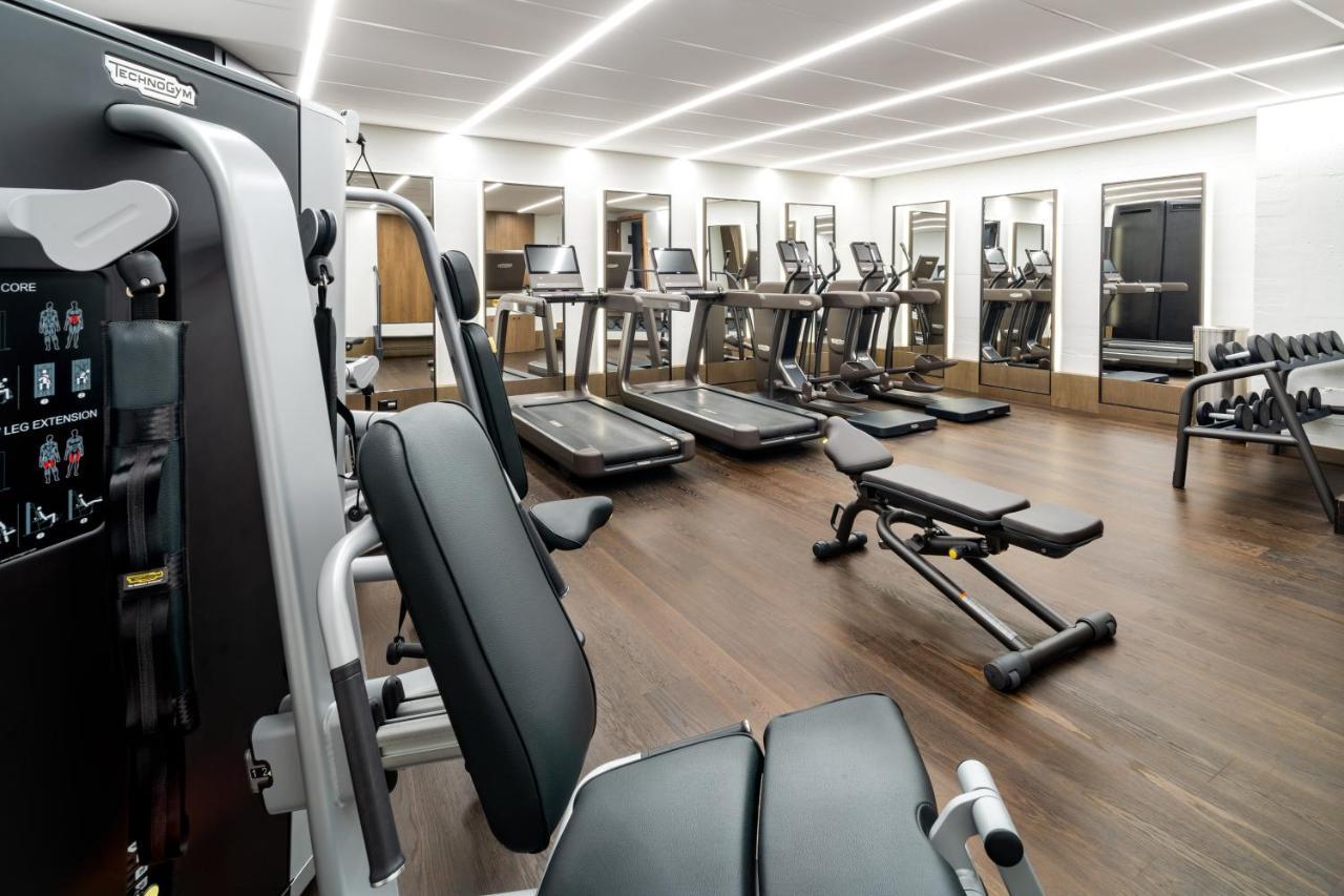 Five Zurich - Luxury City Resort Eksteriør billede The gym at the hotel